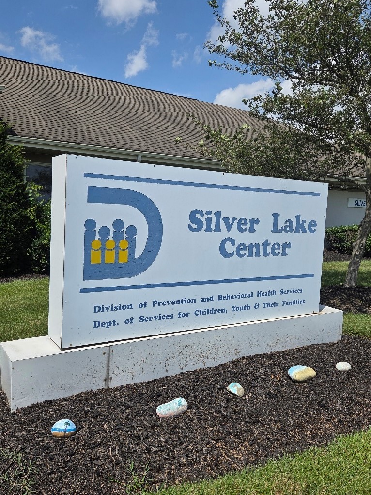 Silver Lake Center sign image.